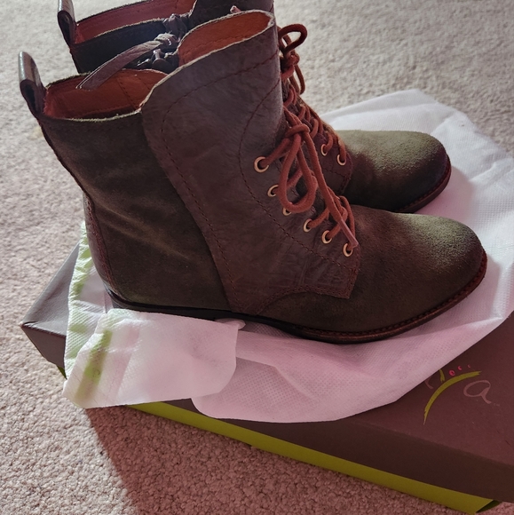 Naya Agave Boots - Picture 2 of 5